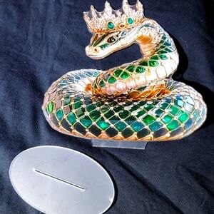 Green and Gold Snake with Crown‎